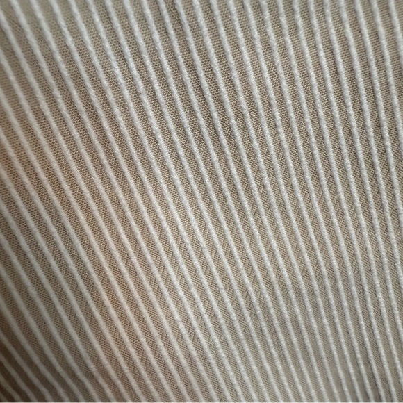 Tommy Hilfiger | Tan / White Seersucker Striped Shorts | Sz 4 - Picture 5 of 7